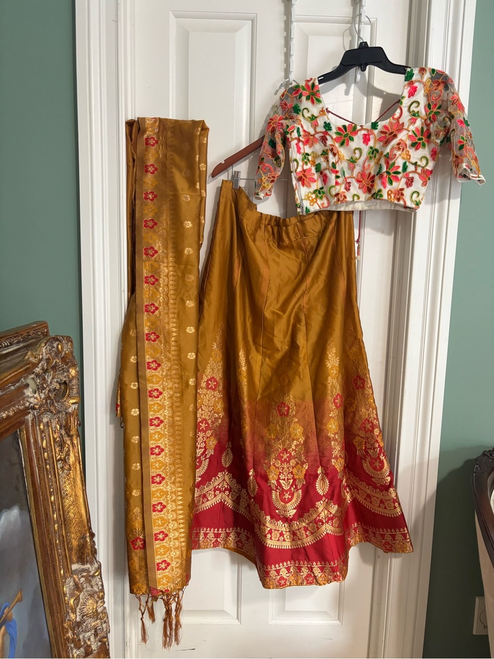 Women’s Mustard silk Embroidered Lehenga Skirt, blouse and Dupetta Set M/L
